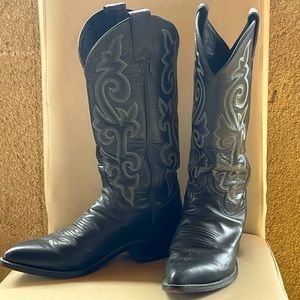 Beautiful Vintage ‘JUSTIN’ Black Leather boots